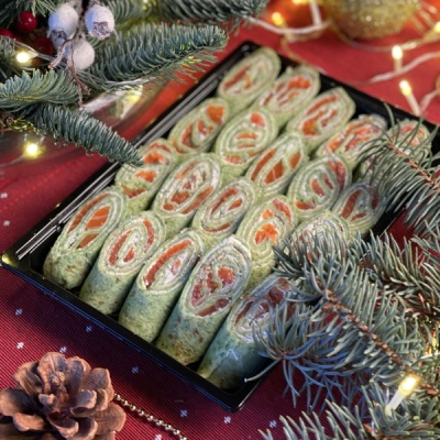 ПРЕДЗАКАЗ - Блинные рулетики с крем-чизом и слабосоленой форелью 400 г 