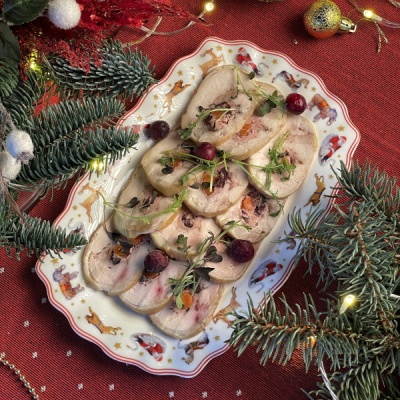 ПРЕДЗАКАЗ - Рулет из цыпленка с утиной печенью, бэйби морковью и клюквой 500 г